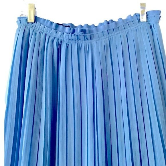 ๐GORGEOUS๐ Pleated Maxi Skirt with Side Slits in Periwinkle Blue - Picture 7 of 15